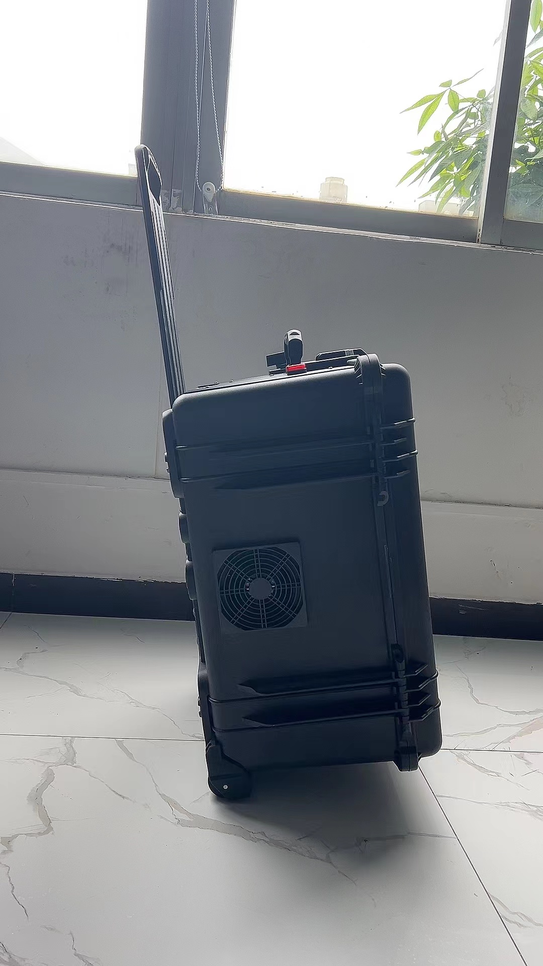 恒山手拉箱型移动通信干扰器